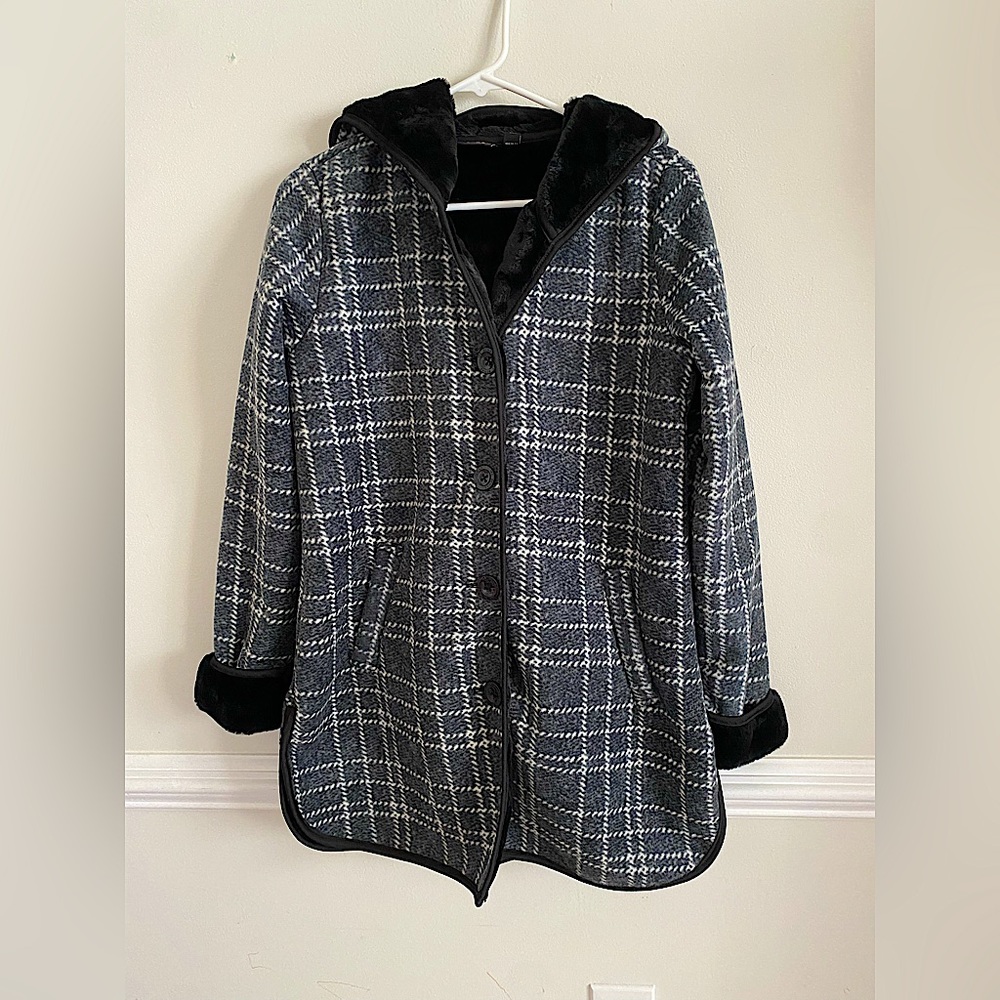Ike Behar Jakcet, plush lined with pockets, size small, like new condition